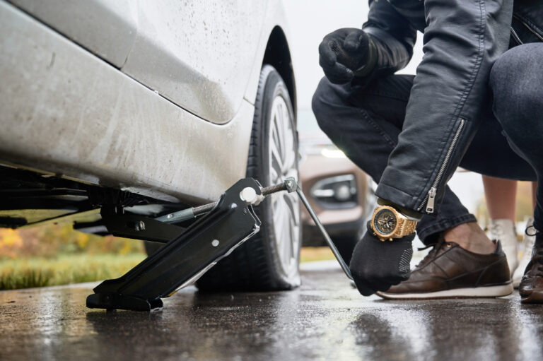 Comment changer un pneu sur votre voiture le guide étape par étape