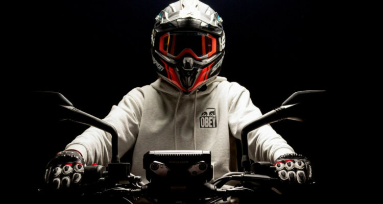 Comment bien choisir un sweat pour moto ?