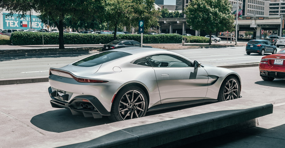 concept aston martin db10