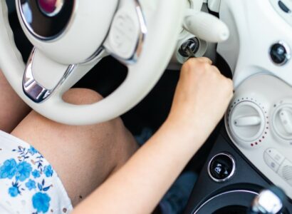 démarrer une voiture manuelle