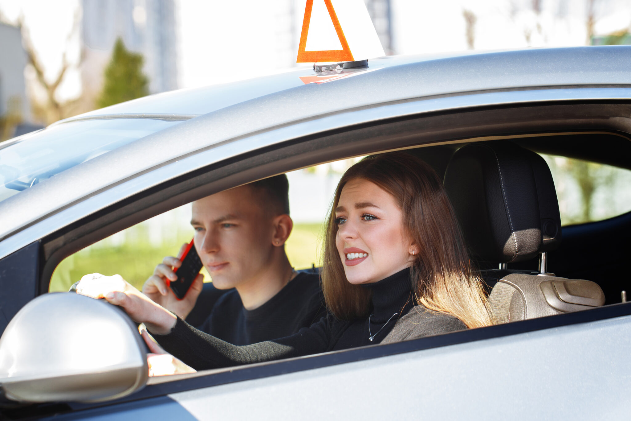 jeunes conducteurs novices sur la route