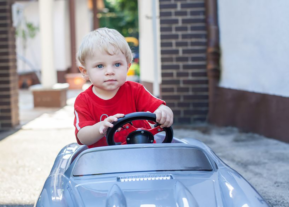 enfant passion voiture