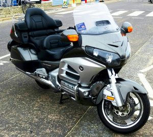 moto avec un chauffeur