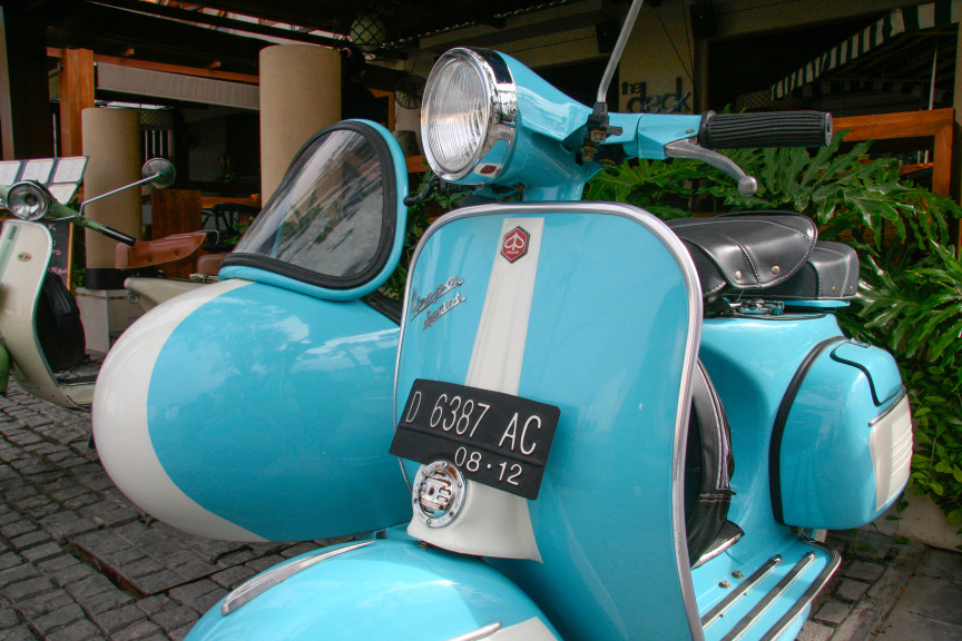 moto bleu