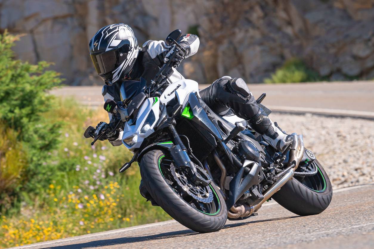 fabricant pièces moto plaque immatriculation