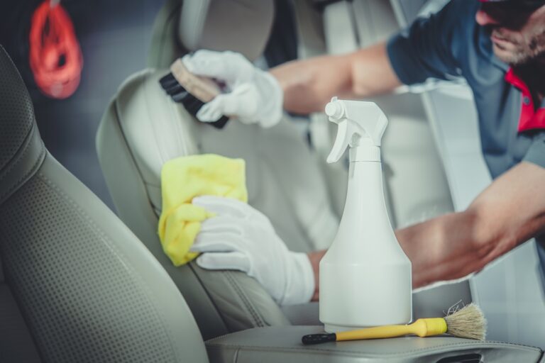 Rénover une plastique auto : astuces de rénovation d'intérieur de voiture