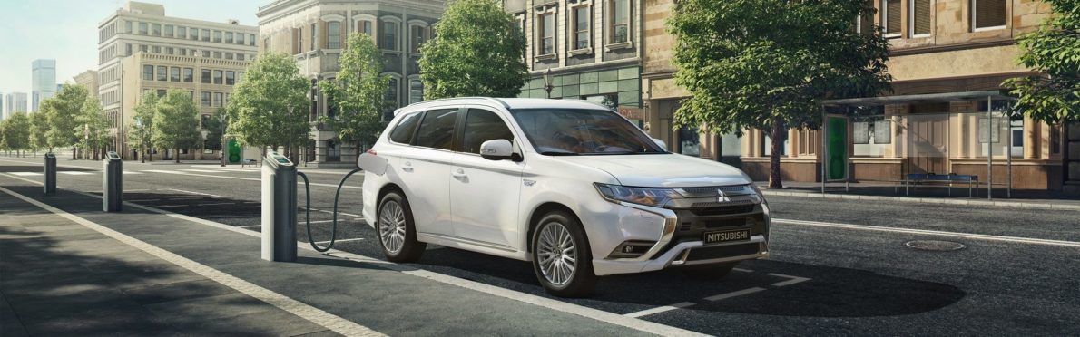 Voiture Familiale Le Mitsubishi Outlander Phev 2020 L Hybride Rechargeable