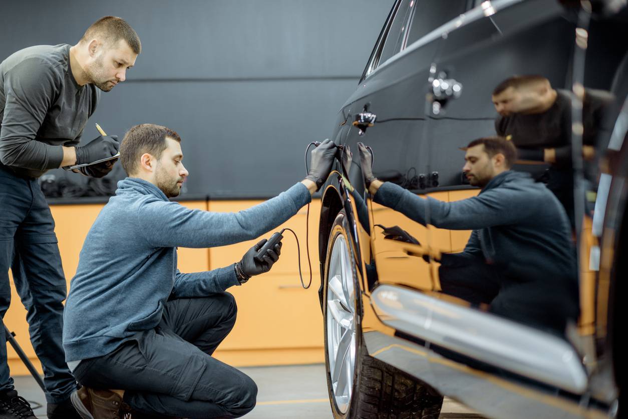 que contient le revêtement en céramique qui permet de protéger une voiture